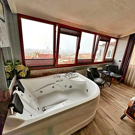 Hotel Pera 4*